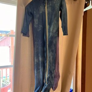 Kyte lot, two zippered footies, a ls romper and long sleeve onesie